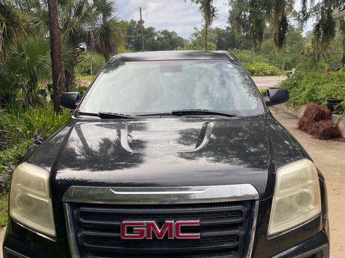 Used 2017 GMC Terrain SLE FWD image 1