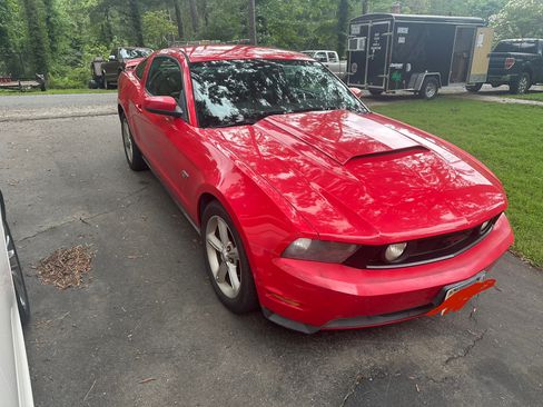 Used 2010 Ford Mustang GT image 2