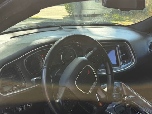 Used 2019 Dodge Challenger SXT image 9