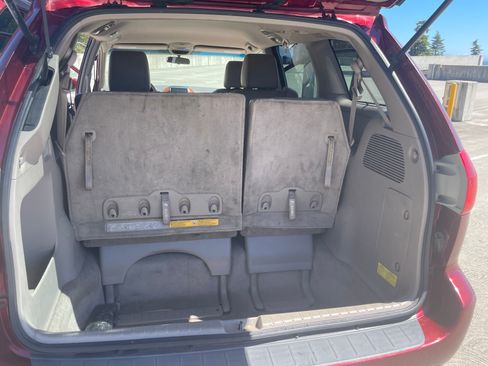 Used 2009 Toyota Sienna XLE FWD image 11