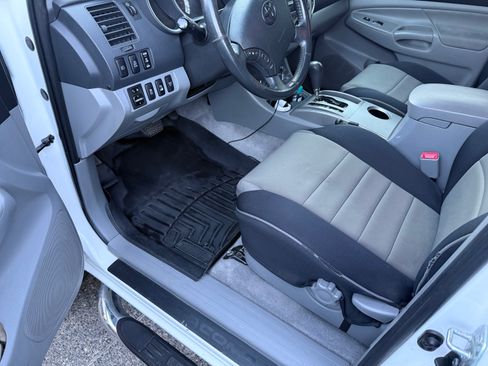 Used 2011 Toyota Tacoma 4x4 Access Cab V6 image 12