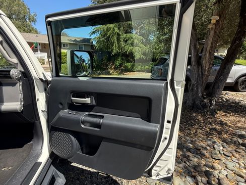 Used 2010 Toyota FJ Cruiser 4WD image 12