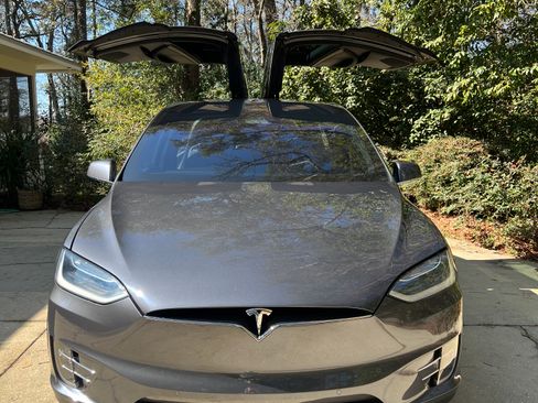 Used 2019 Tesla Model X Long Range image 1