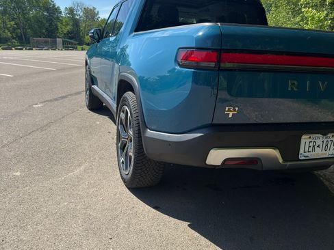 Used 2023 Rivian R1T Adventure AWD/4WD image 12