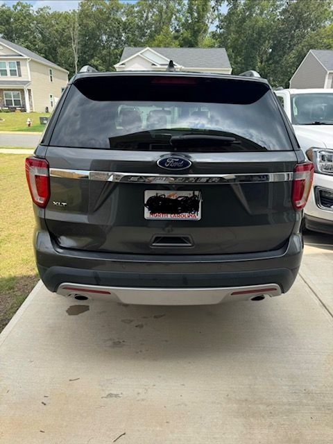 Used 2017 Ford Explorer XLT w/ Equipment Group 202A FWD image 6