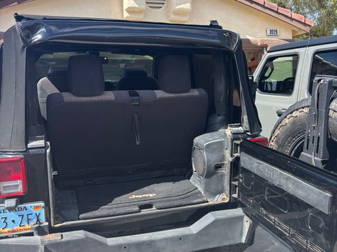 Used 2014 Jeep Wrangler Rubicon w/ Connectivity Group AWD/4WD image 11