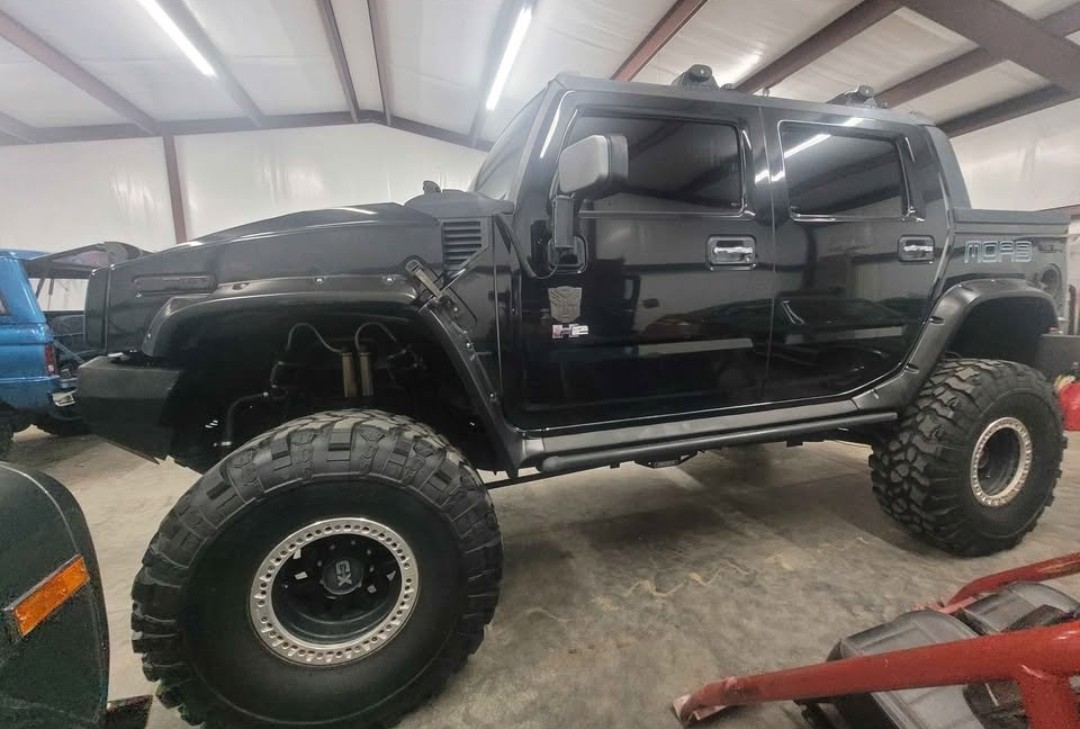 Used 2005 HUMMER H2 SUT w/ Preferred Equipment Group AWD/4WD image 2