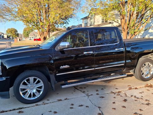 Used 2017 Chevrolet Silverado 1500 High Country image 2