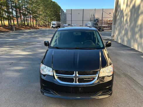 Used 2016 Dodge Grand Caravan SXT w/ Rear Park Assist Package image 1