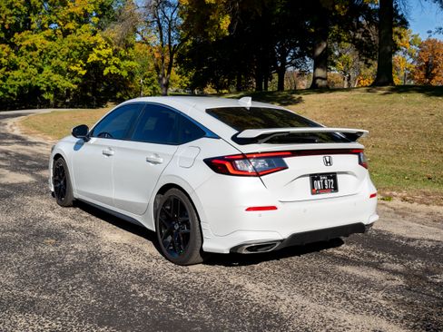 Used 2024 Honda Civic Sport Touring image 2