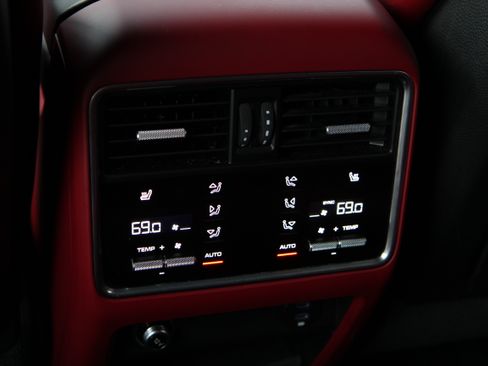 Used 2021 Porsche Cayenne GTS AWD/4WD image 17