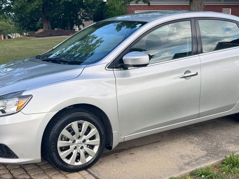 Used 2019 Nissan Sentra S FWD image 1