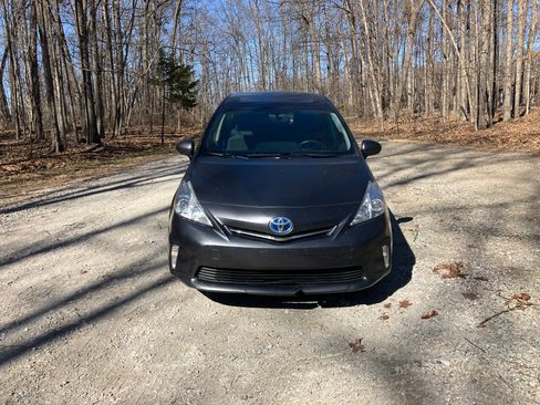 Used 2014 Toyota Prius V Three image 1