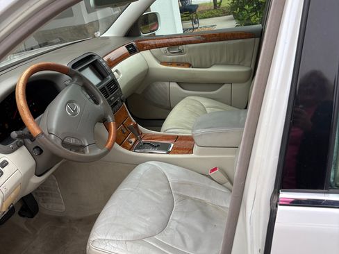 Used 2001 Lexus LS 430 RWD image 10