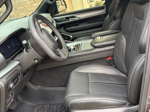 Used 2023 Jeep Wagoneer Series II image 12