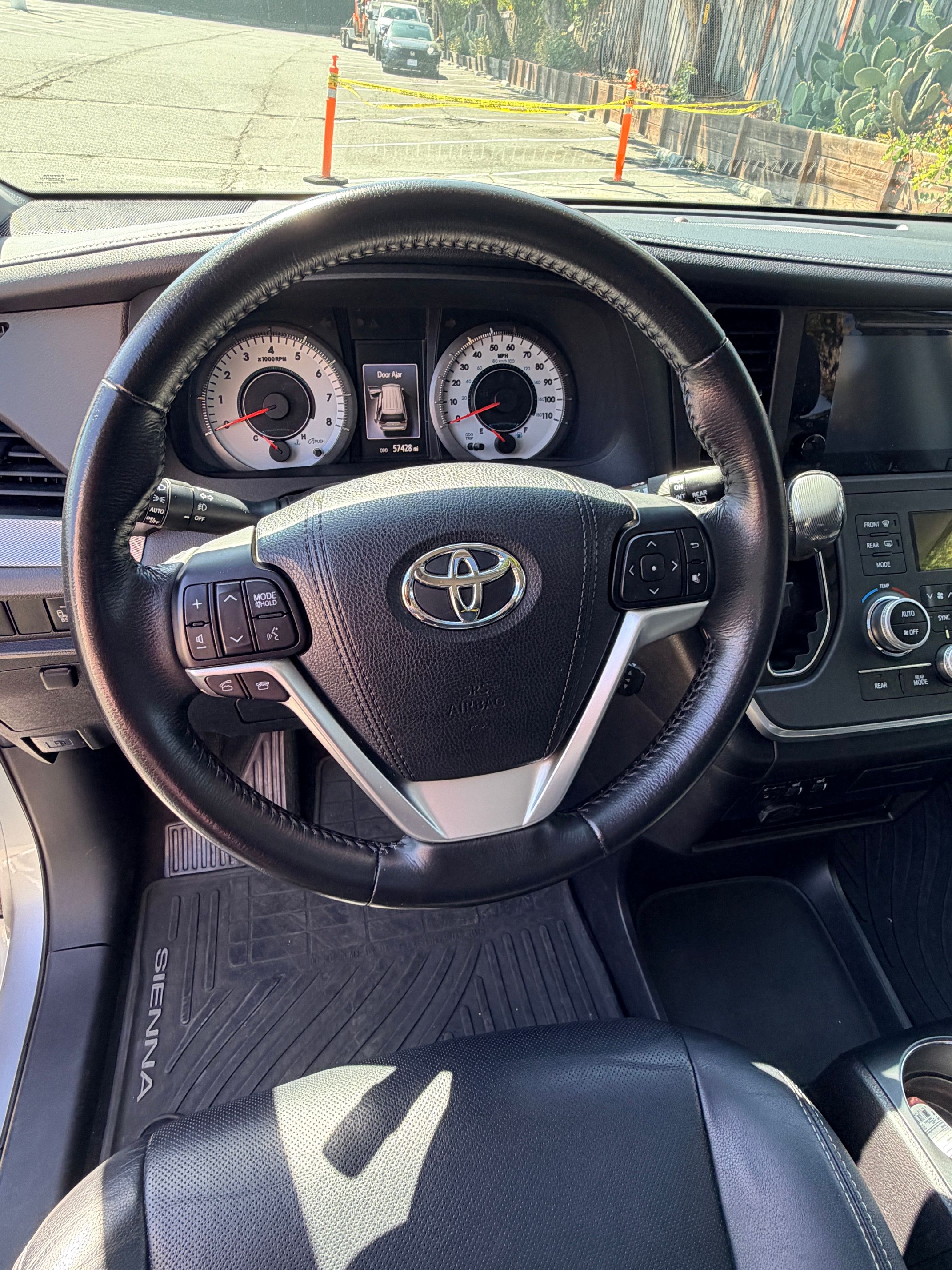 Used 2015 Toyota Sienna SE Premium FWD image 16