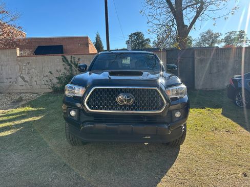 Used 2018 Toyota Tacoma TRD Sport image 8