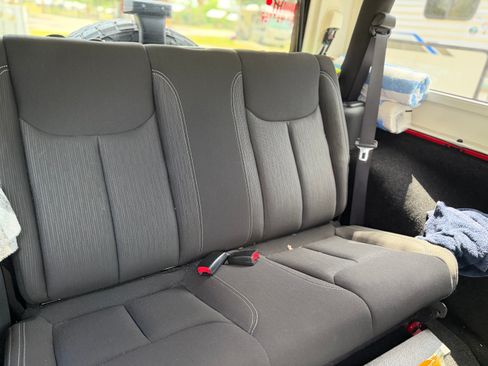 Used 2017 Jeep Wrangler Sahara w/ Connectivity Group AWD/4WD image 11
