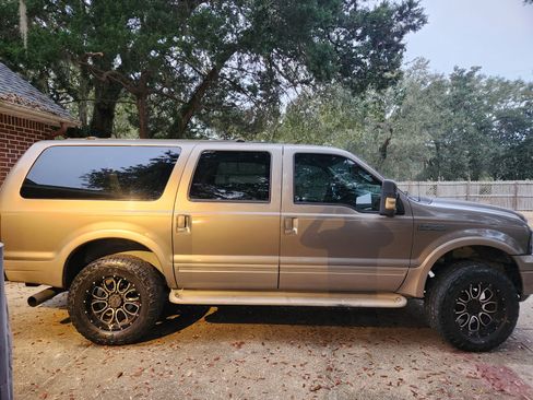 Used 2005 Ford Excursion Eddie Bauer image 1