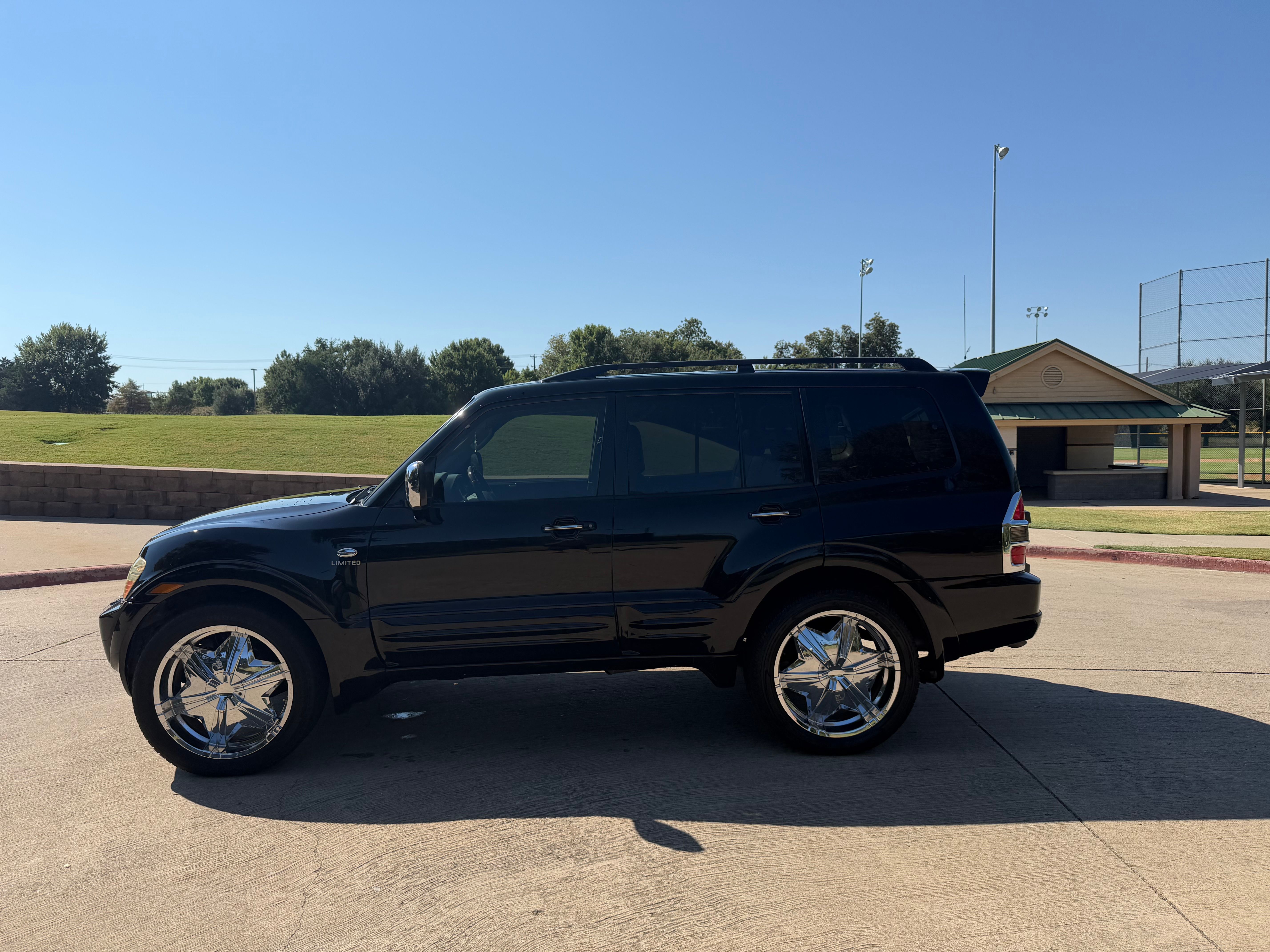Used 2001 Mitsubishi Montero Limited AWD/4WD image 5