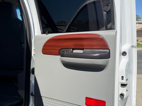 Used 2005 Ford F250 Lariat image 6