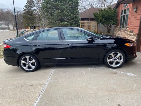 Used 2016 Ford Fusion SE w/ Equipment Group 201A image 2