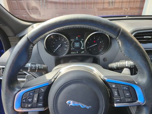 Used 2018 Jaguar F-PACE R-Sport image 12