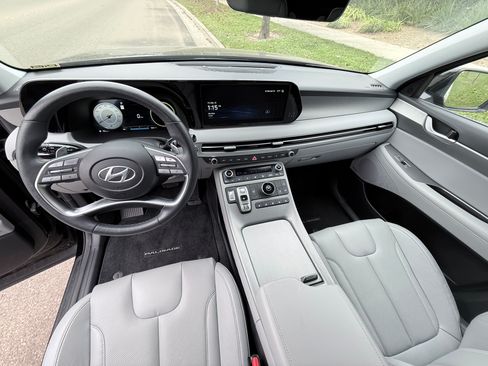 Used 2024 Hyundai Palisade SEL w/ Premium Package image 14