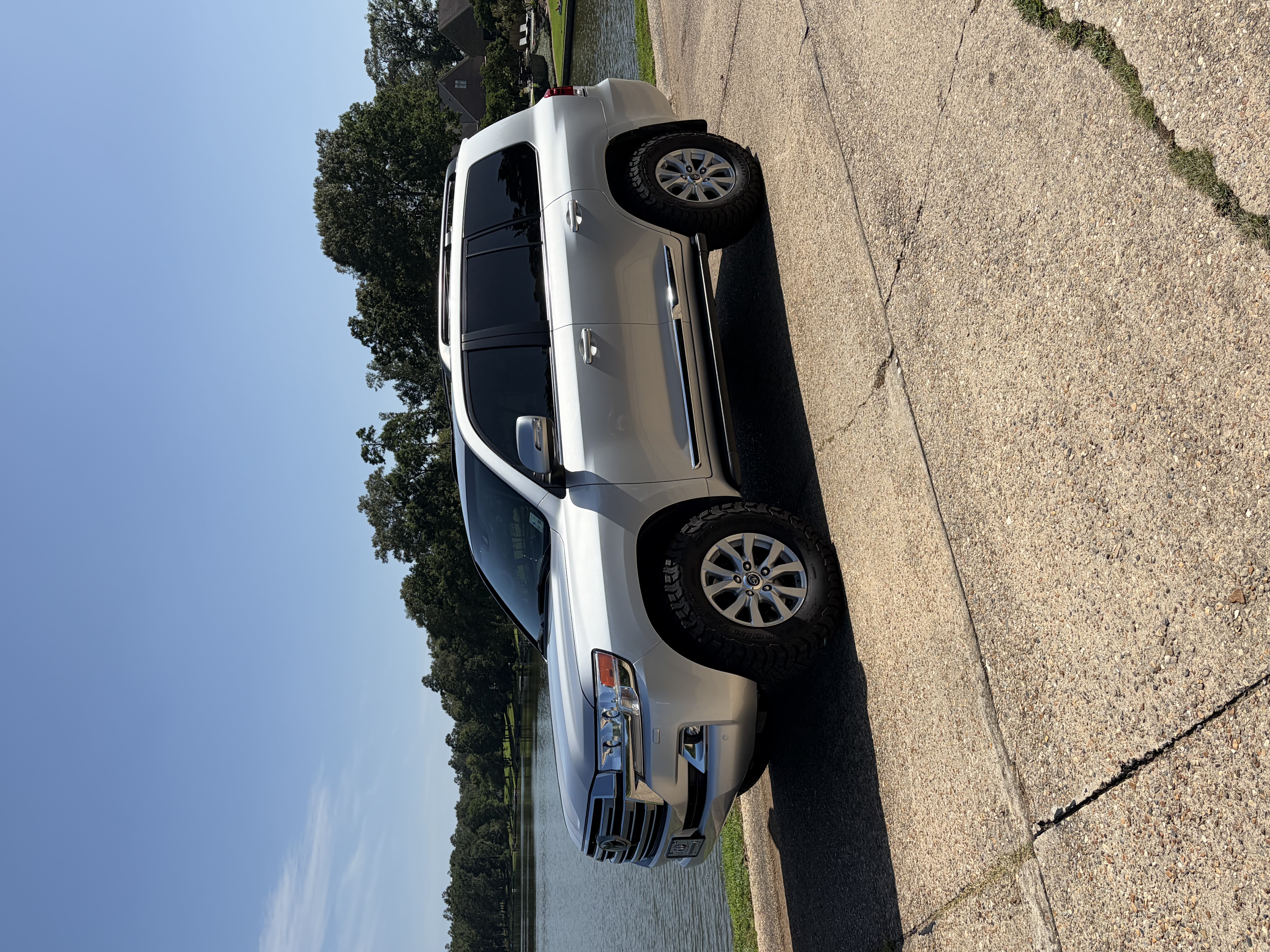 Used 2016 Toyota Land Cruiser AWD/4WD image 2
