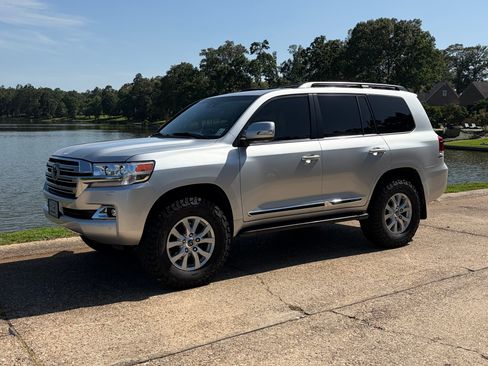 Used 2016 Toyota Land Cruiser AWD/4WD image 2