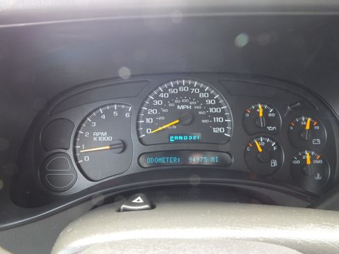 Used 2005 Chevrolet Suburban Z71 w/ Preferred Equipment Group RWD image 13