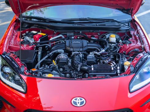 Used 2025 Toyota GR86 Premium w/ ALL Weather Mat Package (TMS) RWD image 17