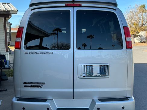 Used 2023 Chevrolet Express 2500 image 10