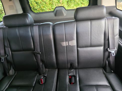 Used 2009 Chevrolet Suburban LT AWD/4WD image 5