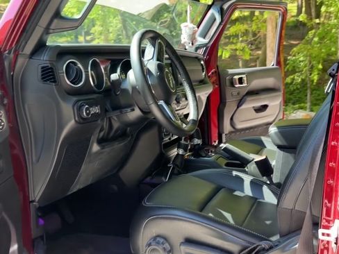 Used 2022 Jeep Wrangler Unlimited Sahara w/ Cold Weather Group image 20