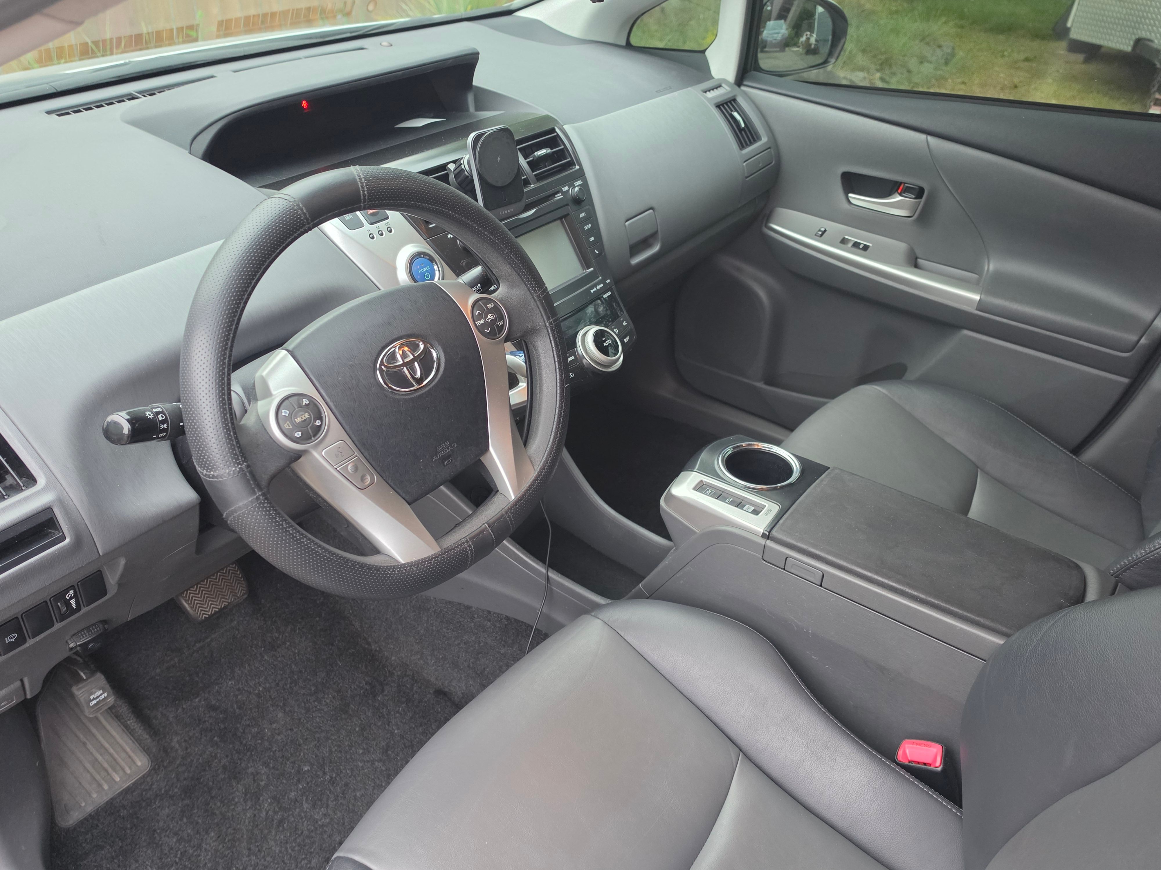 Used 2012 Toyota Prius V Five FWD image 10