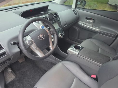 Used 2012 Toyota Prius V Five FWD image 10