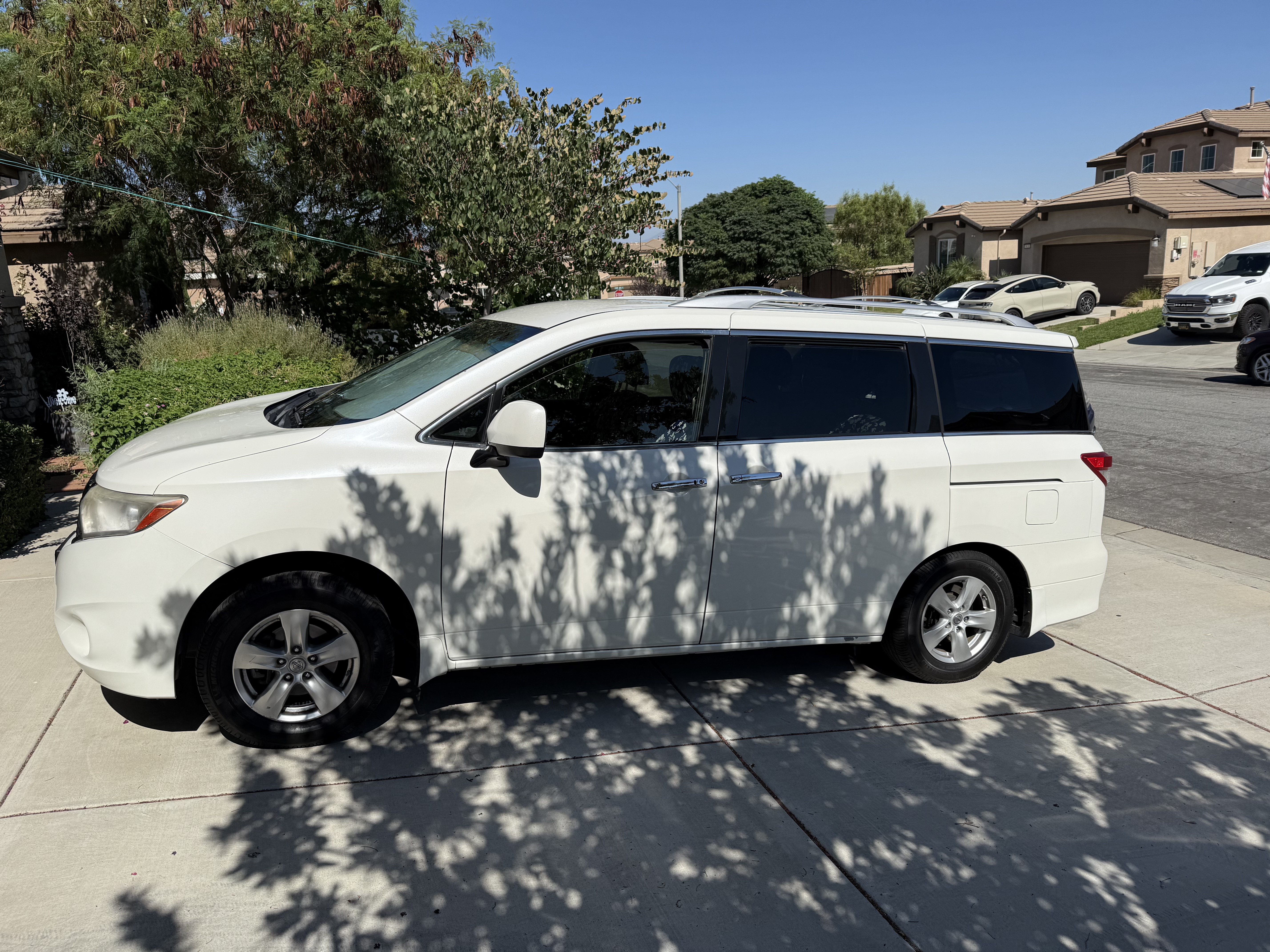 Used 2015 Nissan Quest SV FWD image 2