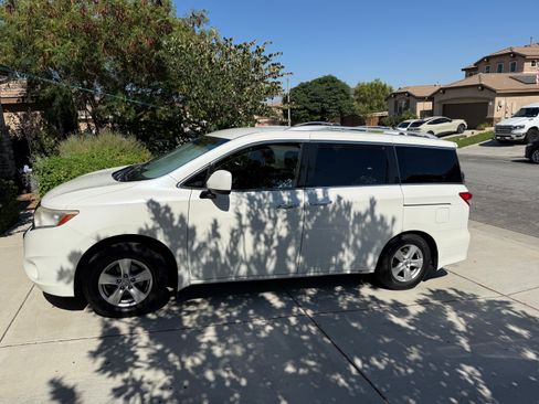 Used 2015 Nissan Quest SV FWD image 2