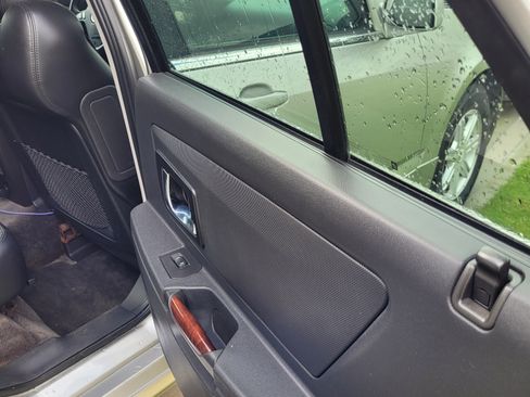 Used 2004 Cadillac SRX w/ Preferred Equipment Group image 19