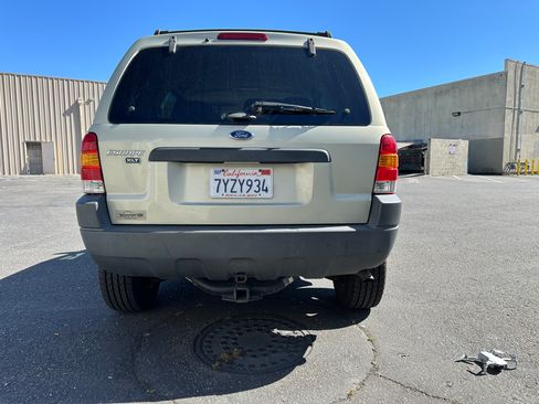 Used 2004 Ford Escape XLT image 10