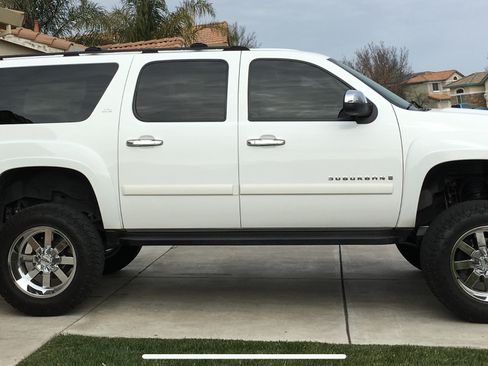 Used 2007 Chevrolet Suburban LTZ w/ LTZ Preferred Equipment Group image 1