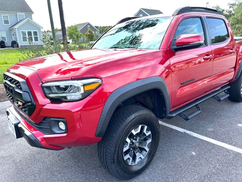 Used 2022 Toyota Tacoma TRD Off-Road w/ Technology Package AWD/4WD image 5