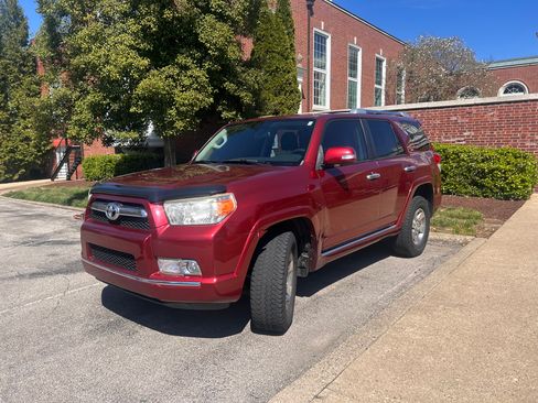 Used 2013 Toyota 4Runner SR5 image 4