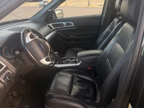 Used 2013 Ford Explorer XLT image 24