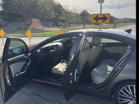 Used 2014 Kia Cadenza Premium w/ Technology Package image 13