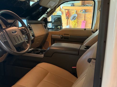 Used 2015 Ford F250 Lariat w/ Chrome Package AWD/4WD image 4
