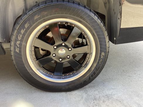 Used 2012 Chevrolet Suburban LT RWD image 15