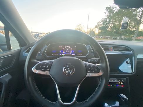 Used 2022 Volkswagen Tiguan SE image 23