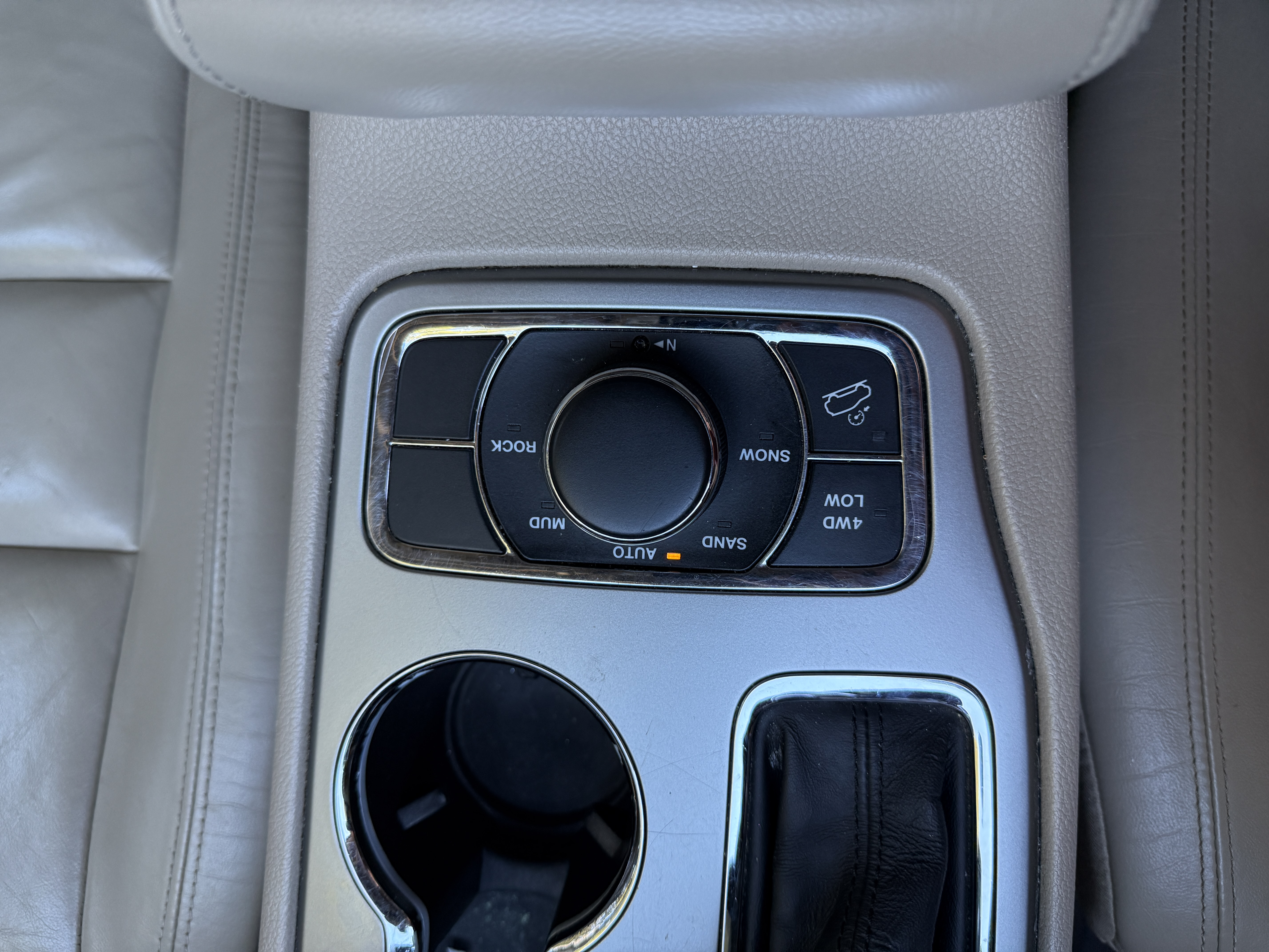 Used 2018 Jeep Grand Cherokee Limited AWD/4WD image 14